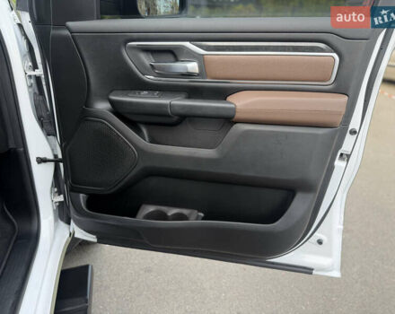 Белый Додж RAM 1500, объемом двигателя 5.65 л и пробегом 41 тыс. км за 50000 $, фото 20 на Automoto.ua