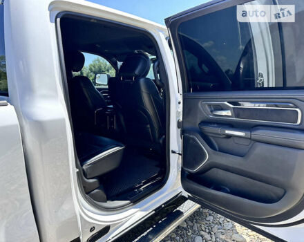 Білий Додж RAM 1500, об'ємом двигуна 5.65 л та пробігом 84 тис. км за 62500 $, фото 26 на Automoto.ua