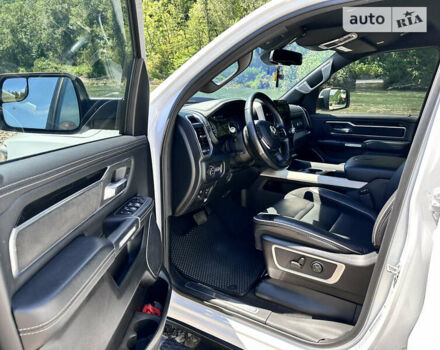 Білий Додж RAM 1500, об'ємом двигуна 5.65 л та пробігом 84 тис. км за 62500 $, фото 24 на Automoto.ua