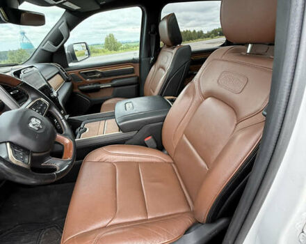 Белый Додж RAM 1500, объемом двигателя 5.7 л и пробегом 139 тыс. км за 44999 $, фото 13 на Automoto.ua