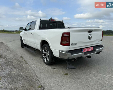 Белый Додж RAM 1500, объемом двигателя 5.7 л и пробегом 139 тыс. км за 44999 $, фото 2 на Automoto.ua