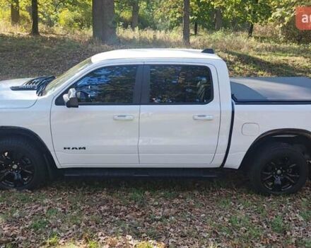 Белый Додж RAM 1500, объемом двигателя 5.7 л и пробегом 92 тыс. км за 43990 $, фото 13 на Automoto.ua