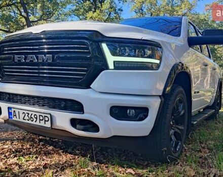 Белый Додж RAM 1500, объемом двигателя 5.7 л и пробегом 92 тыс. км за 43990 $, фото 1 на Automoto.ua
