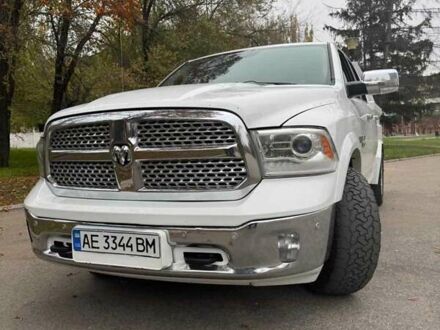 Белый Додж RAM 1500, объемом двигателя 5.7 л и пробегом 250 тыс. км за 35000 $, фото 1 на Automoto.ua