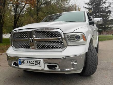 Белый Додж RAM 1500, объемом двигателя 5.7 л и пробегом 250 тыс. км за 27900 $, фото 1 на Automoto.ua