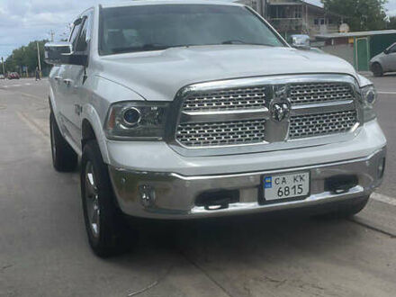 Белый Додж RAM 1500, объемом двигателя 5.66 л и пробегом 200 тыс. км за 25500 $, фото 1 на Automoto.ua