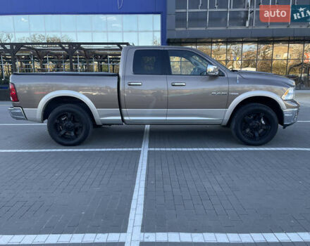 Бежевый Додж RAM 1500, объемом двигателя 5.65 л и пробегом 240 тыс. км за 20500 $, фото 1 на Automoto.ua