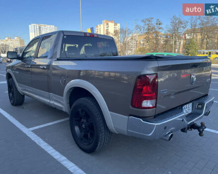 Бежевый Додж RAM 1500, объемом двигателя 5.65 л и пробегом 240 тыс. км за 20500 $, фото 3 на Automoto.ua