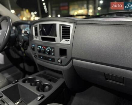 Черный Додж RAM 1500, объемом двигателя 5.65 л и пробегом 170 тыс. км за 27000 $, фото 25 на Automoto.ua