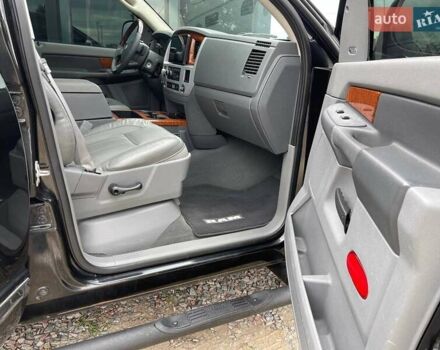 Чорний Додж RAM 1500, об'ємом двигуна 5.65 л та пробігом 241 тис. км за 14500 $, фото 20 на Automoto.ua