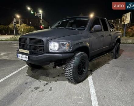 Черный Додж RAM 1500, объемом двигателя 5.65 л и пробегом 170 тыс. км за 27000 $, фото 1 на Automoto.ua