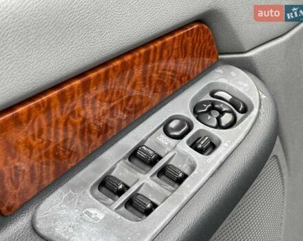 Чорний Додж RAM 1500, об'ємом двигуна 5.65 л та пробігом 241 тис. км за 14500 $, фото 11 на Automoto.ua
