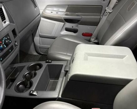 Черный Додж RAM 1500, объемом двигателя 5.65 л и пробегом 170 тыс. км за 27000 $, фото 16 на Automoto.ua