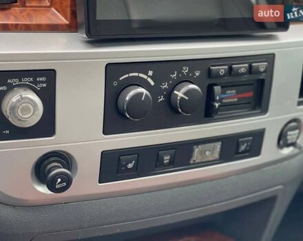 Чорний Додж RAM 1500, об'ємом двигуна 5.65 л та пробігом 241 тис. км за 14500 $, фото 15 на Automoto.ua