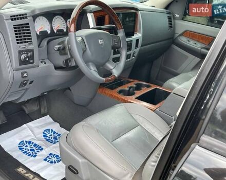 Чорний Додж RAM 1500, об'ємом двигуна 5.65 л та пробігом 241 тис. км за 14500 $, фото 10 на Automoto.ua