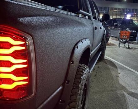 Черный Додж RAM 1500, объемом двигателя 5.65 л и пробегом 170 тыс. км за 27000 $, фото 13 на Automoto.ua