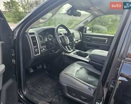 Чорний Додж RAM 1500, об'ємом двигуна 5.65 л та пробігом 130 тис. км за 22000 $, фото 6 на Automoto.ua