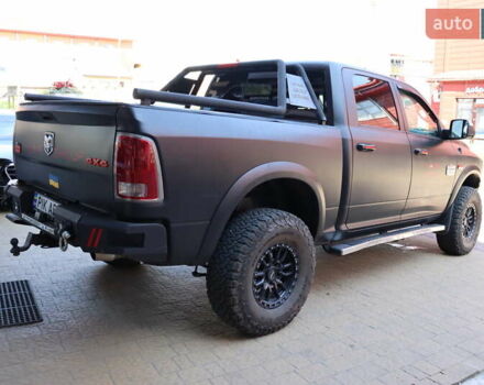 Черный Додж RAM 1500, объемом двигателя 5.7 л и пробегом 281 тыс. км за 39900 $, фото 2 на Automoto.ua