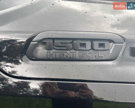 Черный Додж RAM 1500, объемом двигателя 5.65 л и пробегом 82 тыс. км за 46000 $, фото 5 на Automoto.ua