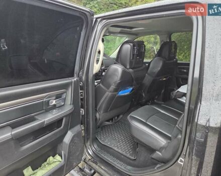 Черный Додж RAM 1500, объемом двигателя 5.65 л и пробегом 103 тыс. км за 43000 $, фото 3 на Automoto.ua