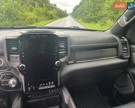 Черный Додж RAM 1500, объемом двигателя 5.65 л и пробегом 82 тыс. км за 46000 $, фото 11 на Automoto.ua