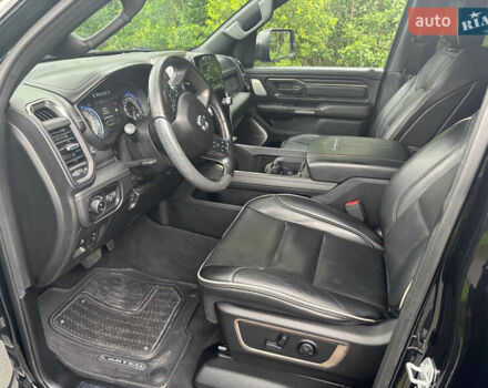 Черный Додж RAM 1500, объемом двигателя 5.65 л и пробегом 82 тыс. км за 46000 $, фото 9 на Automoto.ua
