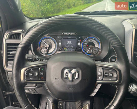 Черный Додж RAM 1500, объемом двигателя 5.65 л и пробегом 82 тыс. км за 46000 $, фото 10 на Automoto.ua