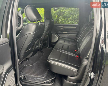 Черный Додж RAM 1500, объемом двигателя 5.65 л и пробегом 82 тыс. км за 46000 $, фото 6 на Automoto.ua