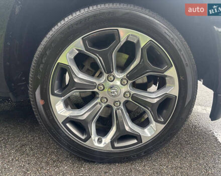 Черный Додж RAM 1500, объемом двигателя 5.65 л и пробегом 82 тыс. км за 46000 $, фото 3 на Automoto.ua