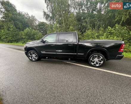 Черный Додж RAM 1500, объемом двигателя 5.65 л и пробегом 82 тыс. км за 46000 $, фото 1 на Automoto.ua