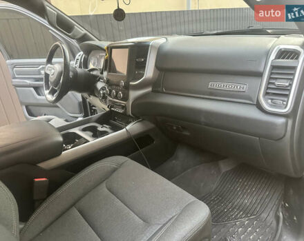 Чорний Додж RAM 1500, об'ємом двигуна 5.7 л та пробігом 81 тис. км за 50888 $, фото 12 на Automoto.ua
