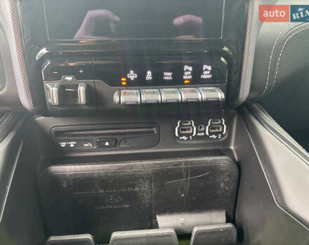 Черный Додж RAM 1500, объемом двигателя 5.65 л и пробегом 82 тыс. км за 46000 $, фото 12 на Automoto.ua