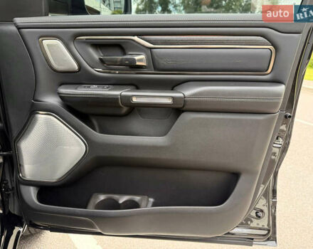 Черный Додж RAM 1500, объемом двигателя 5.7 л и пробегом 94 тыс. км за 59900 $, фото 29 на Automoto.ua