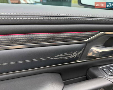 Черный Додж RAM 1500, объемом двигателя 5.7 л и пробегом 94 тыс. км за 59900 $, фото 13 на Automoto.ua