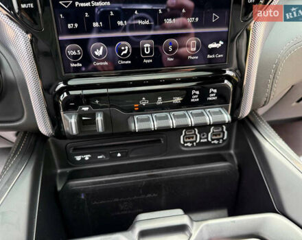 Черный Додж RAM 1500, объемом двигателя 5.7 л и пробегом 94 тыс. км за 59900 $, фото 42 на Automoto.ua