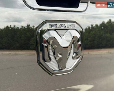 Черный Додж RAM 1500, объемом двигателя 5.7 л и пробегом 94 тыс. км за 59900 $, фото 1 на Automoto.ua