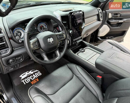 Черный Додж RAM 1500, объемом двигателя 5.7 л и пробегом 94 тыс. км за 59900 $, фото 17 на Automoto.ua