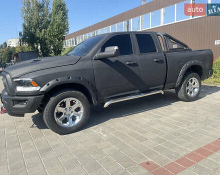 Черный Додж RAM 1500, объемом двигателя 5.7 л и пробегом 71 тыс. км за 21999 $, фото 2 на Automoto.ua