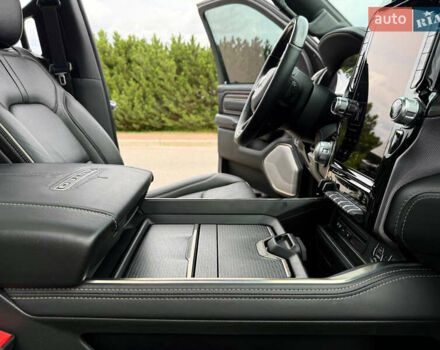 Черный Додж RAM 1500, объемом двигателя 5.7 л и пробегом 94 тыс. км за 59900 $, фото 38 на Automoto.ua