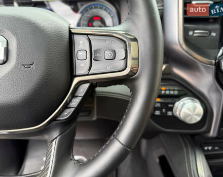 Черный Додж RAM 1500, объемом двигателя 5.7 л и пробегом 94 тыс. км за 59900 $, фото 43 на Automoto.ua