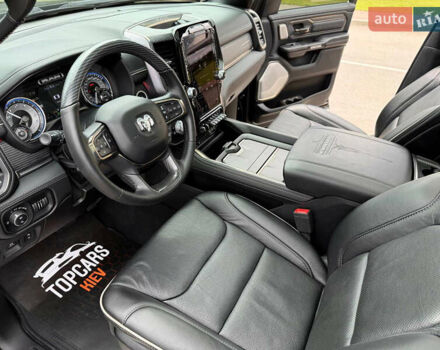 Черный Додж RAM 1500, объемом двигателя 5.7 л и пробегом 94 тыс. км за 59900 $, фото 18 на Automoto.ua