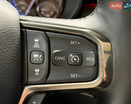 Черный Додж RAM 1500, объемом двигателя 5.7 л и пробегом 94 тыс. км за 59900 $, фото 56 на Automoto.ua