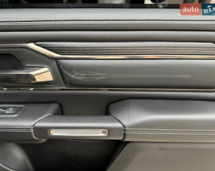 Черный Додж RAM 1500, объемом двигателя 5.7 л и пробегом 94 тыс. км за 59900 $, фото 21 на Automoto.ua