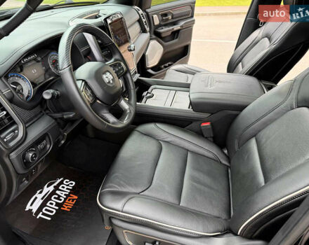 Черный Додж RAM 1500, объемом двигателя 5.7 л и пробегом 94 тыс. км за 59900 $, фото 9 на Automoto.ua