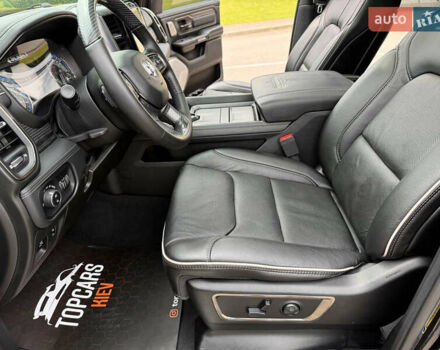 Черный Додж RAM 1500, объемом двигателя 5.7 л и пробегом 94 тыс. км за 59900 $, фото 10 на Automoto.ua