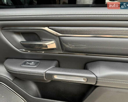 Черный Додж RAM 1500, объемом двигателя 5.7 л и пробегом 94 тыс. км за 59900 $, фото 26 на Automoto.ua