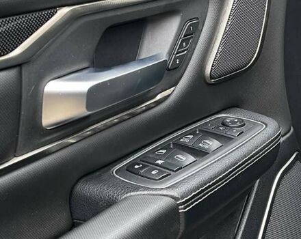Черный Додж RAM 1500, объемом двигателя 5.7 л и пробегом 172 тыс. км за 48000 $, фото 6 на Automoto.ua