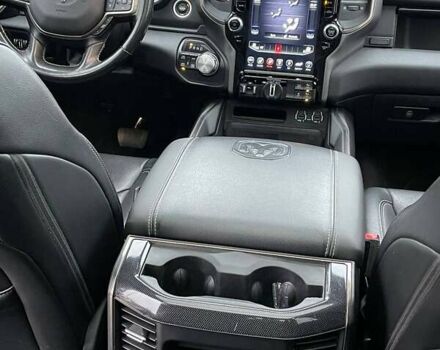 Черный Додж RAM 1500, объемом двигателя 5.7 л и пробегом 172 тыс. км за 48000 $, фото 12 на Automoto.ua