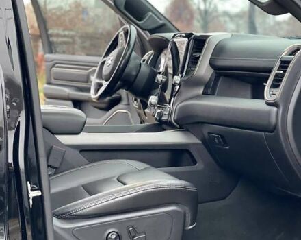 Черный Додж RAM 1500, объемом двигателя 5.7 л и пробегом 172 тыс. км за 48000 $, фото 14 на Automoto.ua