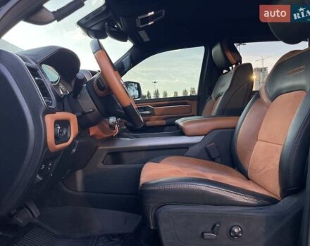 Черный Додж RAM 1500, объемом двигателя 5.7 л и пробегом 54 тыс. км за 79800 $, фото 74 на Automoto.ua